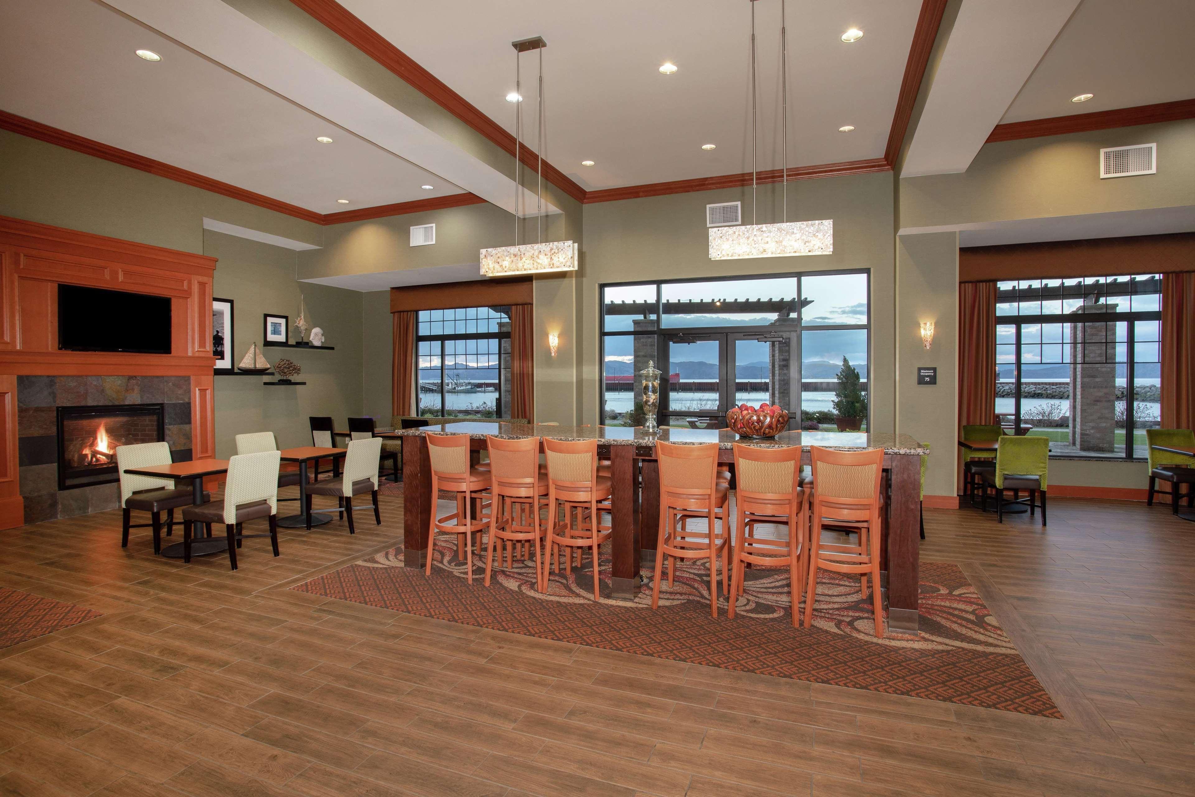 Hampton Inn & Suites Асторія Екстер'єр фото