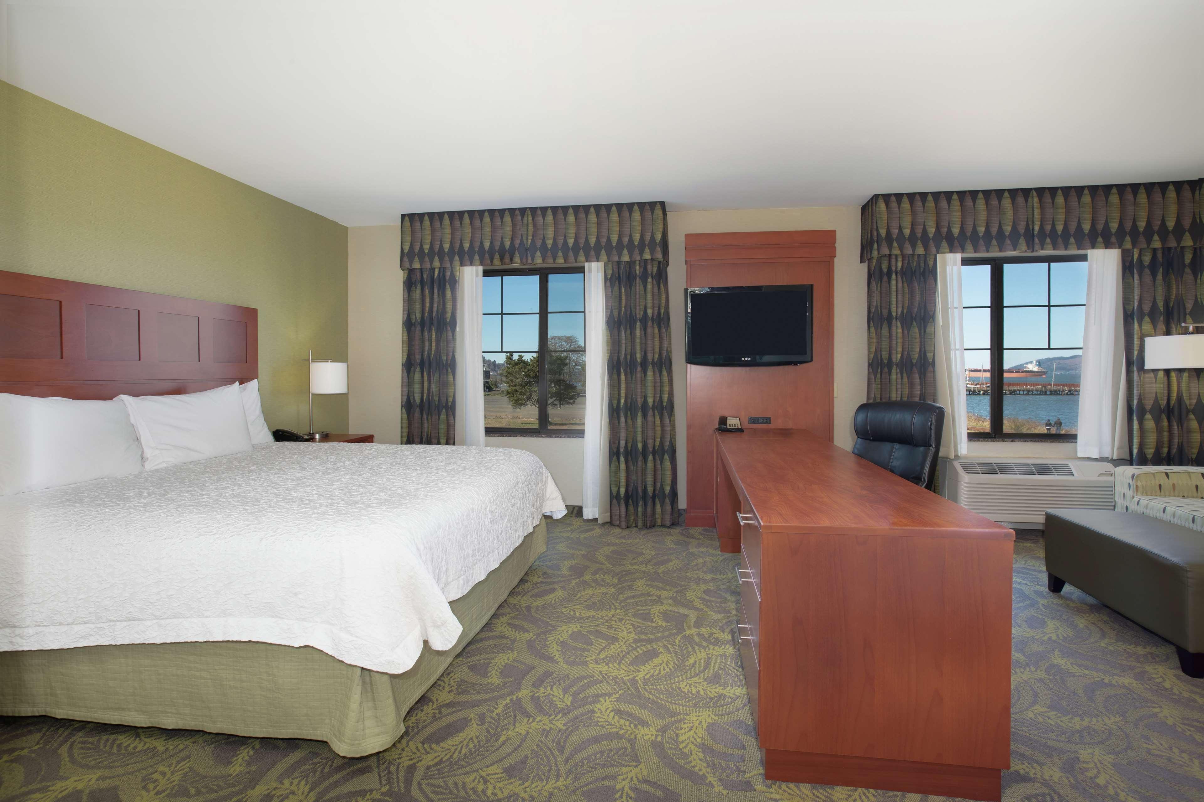 Hampton Inn & Suites Асторія Екстер'єр фото