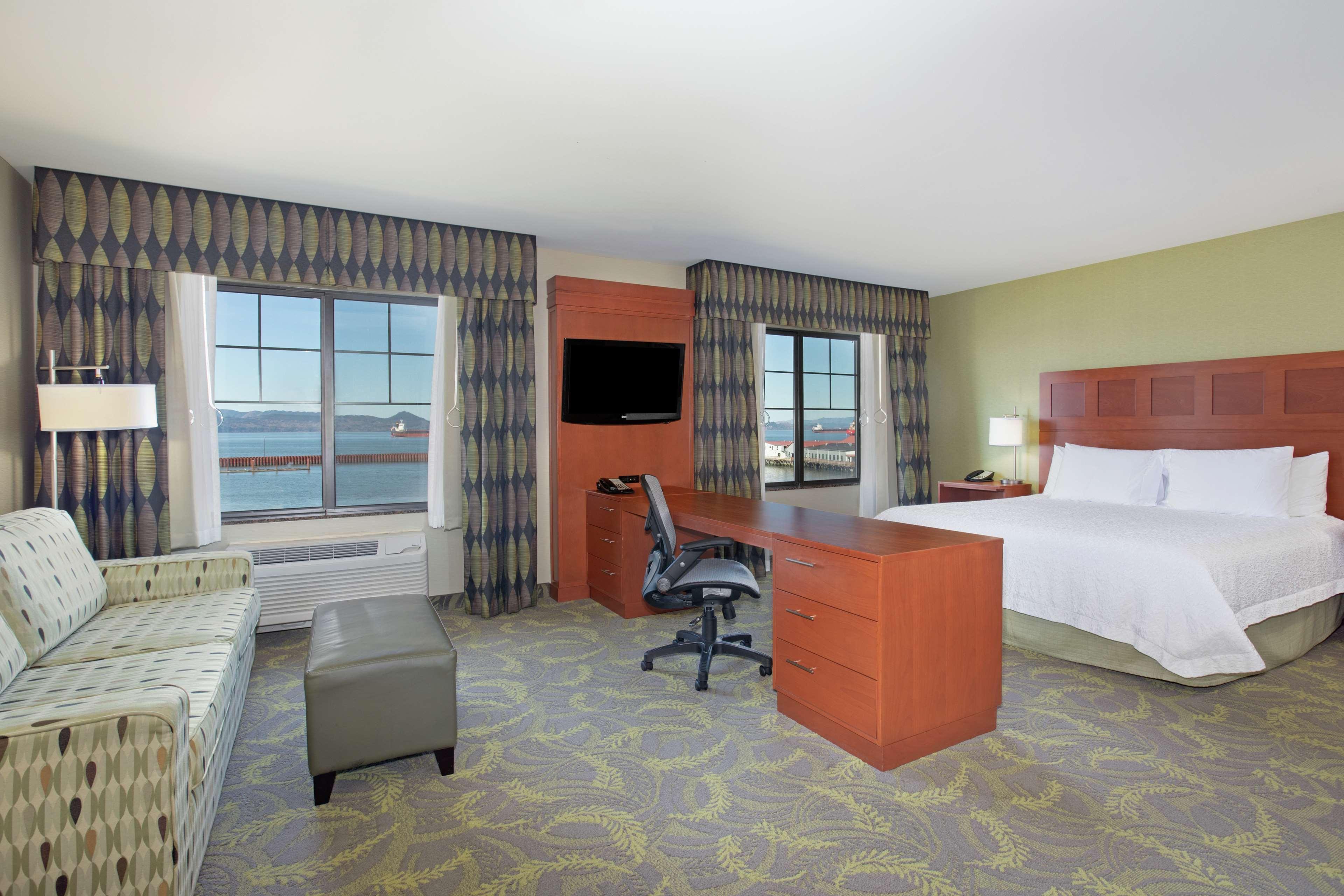 Hampton Inn & Suites Асторія Екстер'єр фото